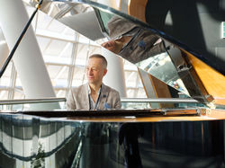 Weihnachten_2025_Piano_small-7946