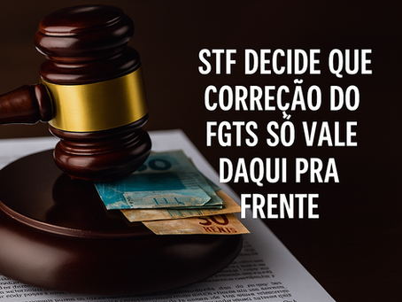 Imagem de capa com pilhas de moedas ao lado de um martelo de juiz, representando decisões judiciais sobre o FGTS no Brasil.
