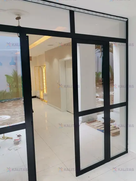 Installation d'une porte vitrée