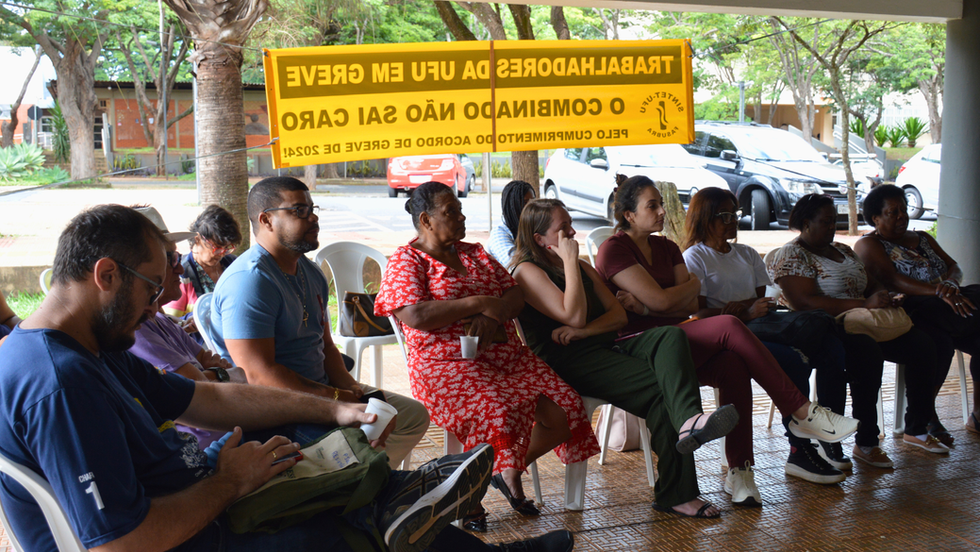 CLG da UFU debate cenário nacional, pautas locais e fortalece mobilização da greve em reunião geral