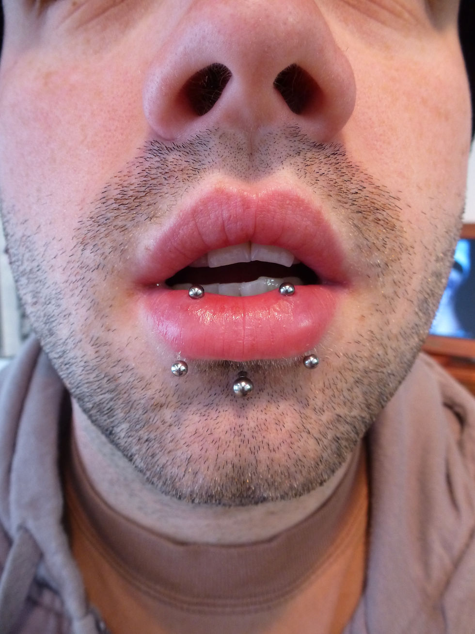 Double vertical lip