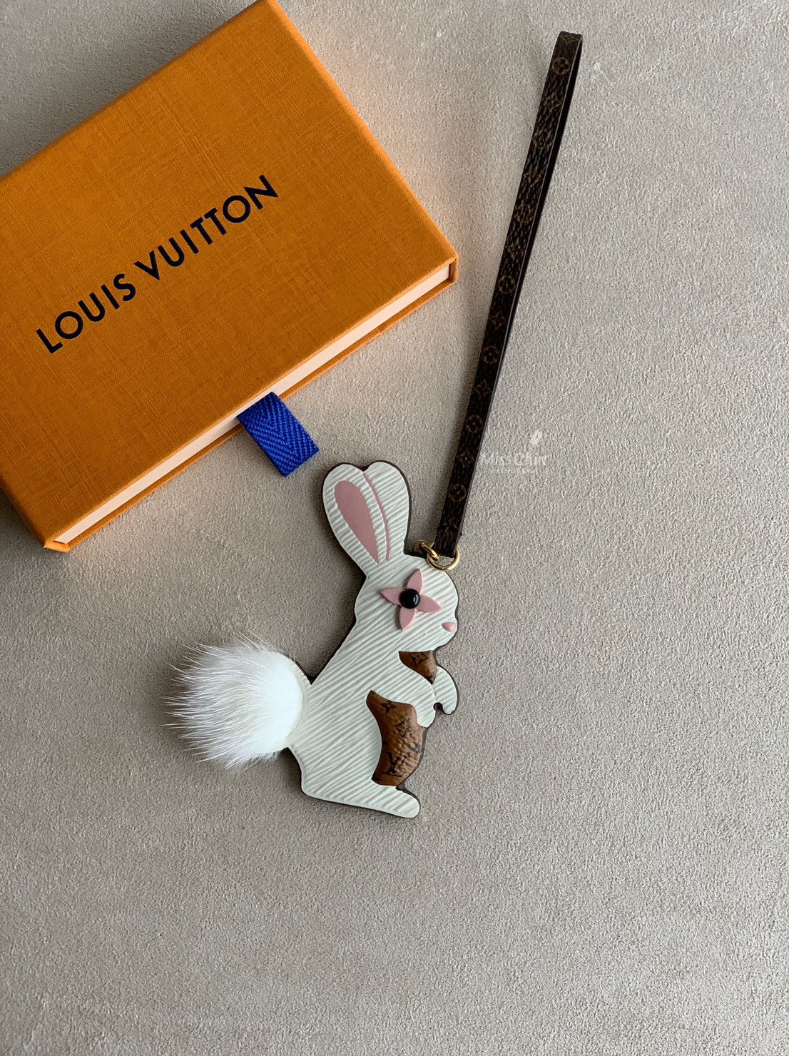 LV Furry Friend 包包吊飾 - Rabbit