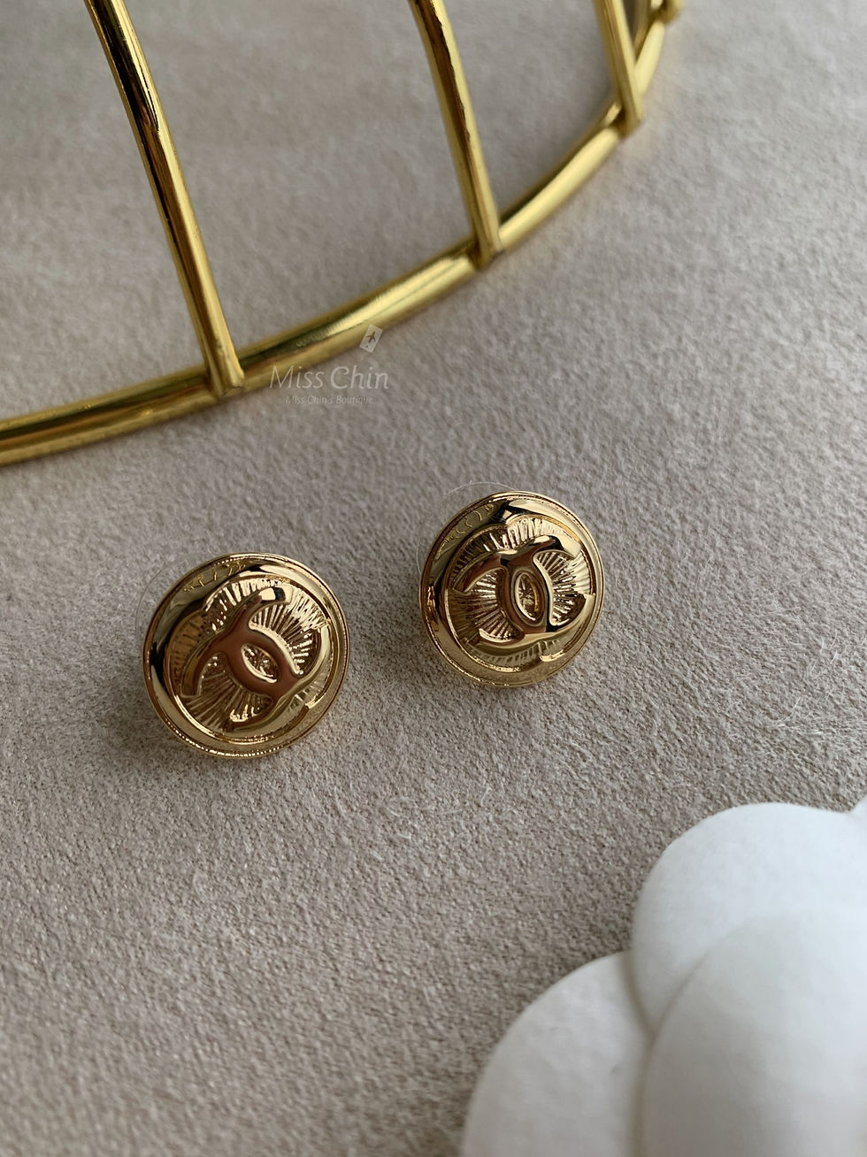 縮圖：Chanel 25A 圓形金屬雙C耳針