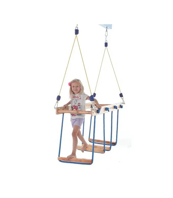 Small footbridge with replaceable steps