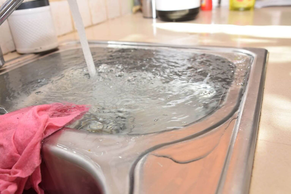 clogged-sink-running-water.jpg