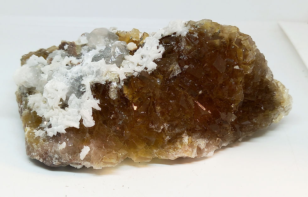 Fluorite, cérusite, dolomite, chalcopyrite 11.4cm
