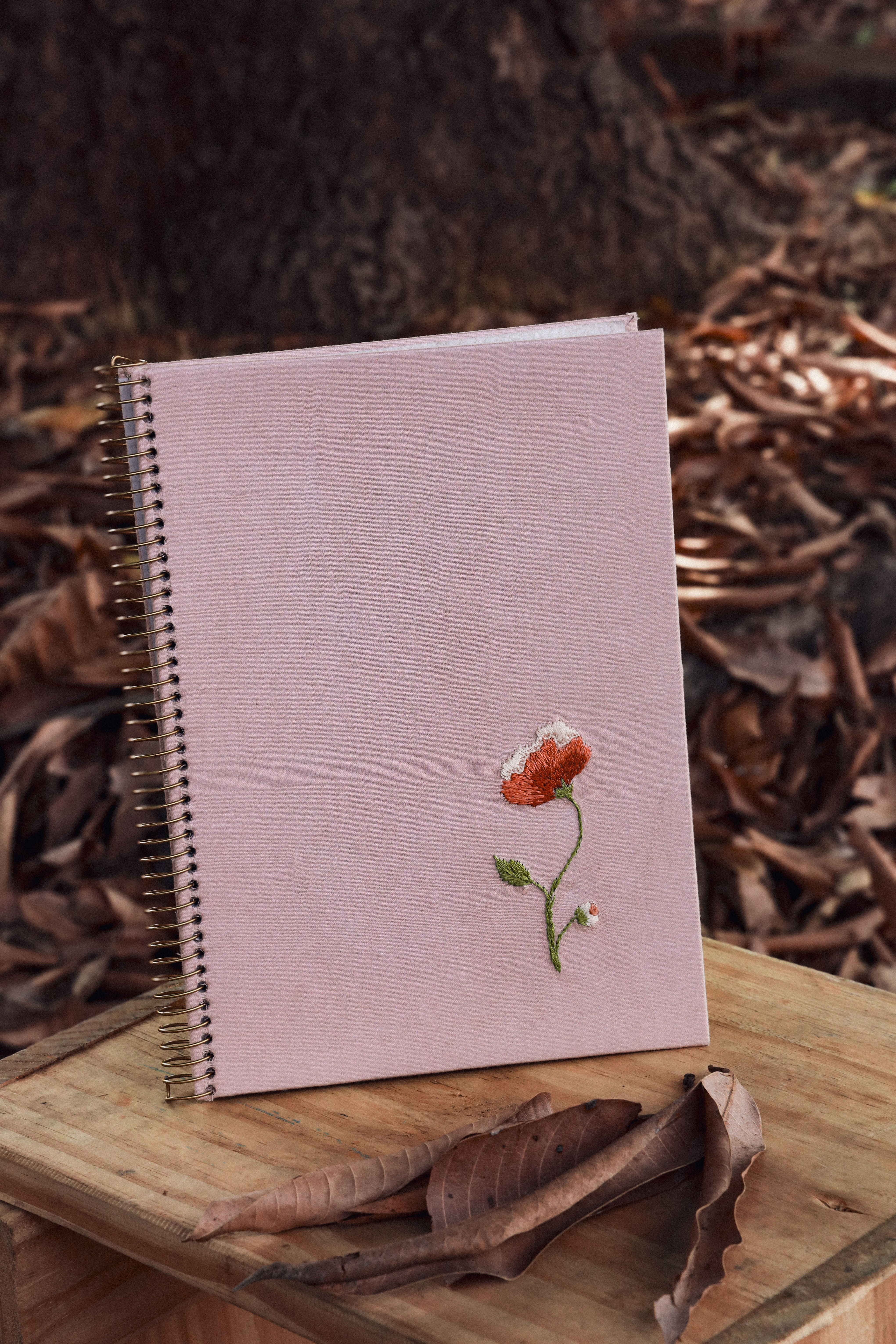 Caderno Coleção Rebrotar - 25x18 Cm Bordado A Mão