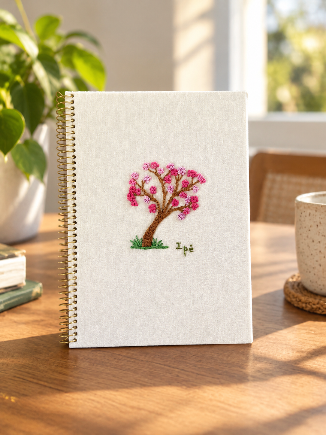 Caderno Bordado à Mão Ipê rosa do Cerrado 25x18