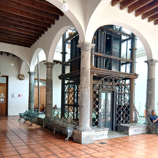 ELEVADOR DEL PALACIO