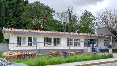 Centro de Salud de Coatepec en remodelación. Trabaja a medias. Alcalde se negó a pagar renta