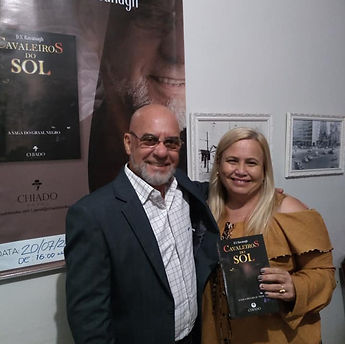 autor autografando.5.jpg