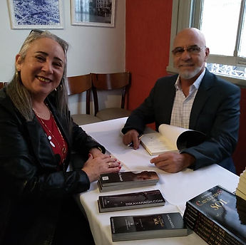 autor autografando.6.jpg