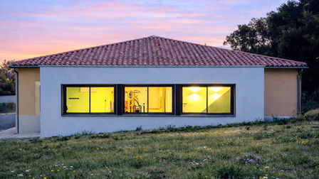 Maison médicale avec toit terrasse