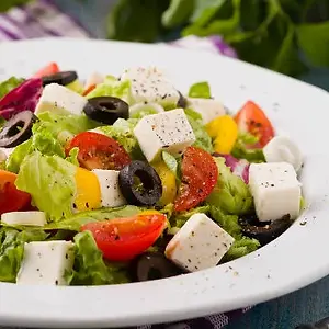 Akdeniz Salatası