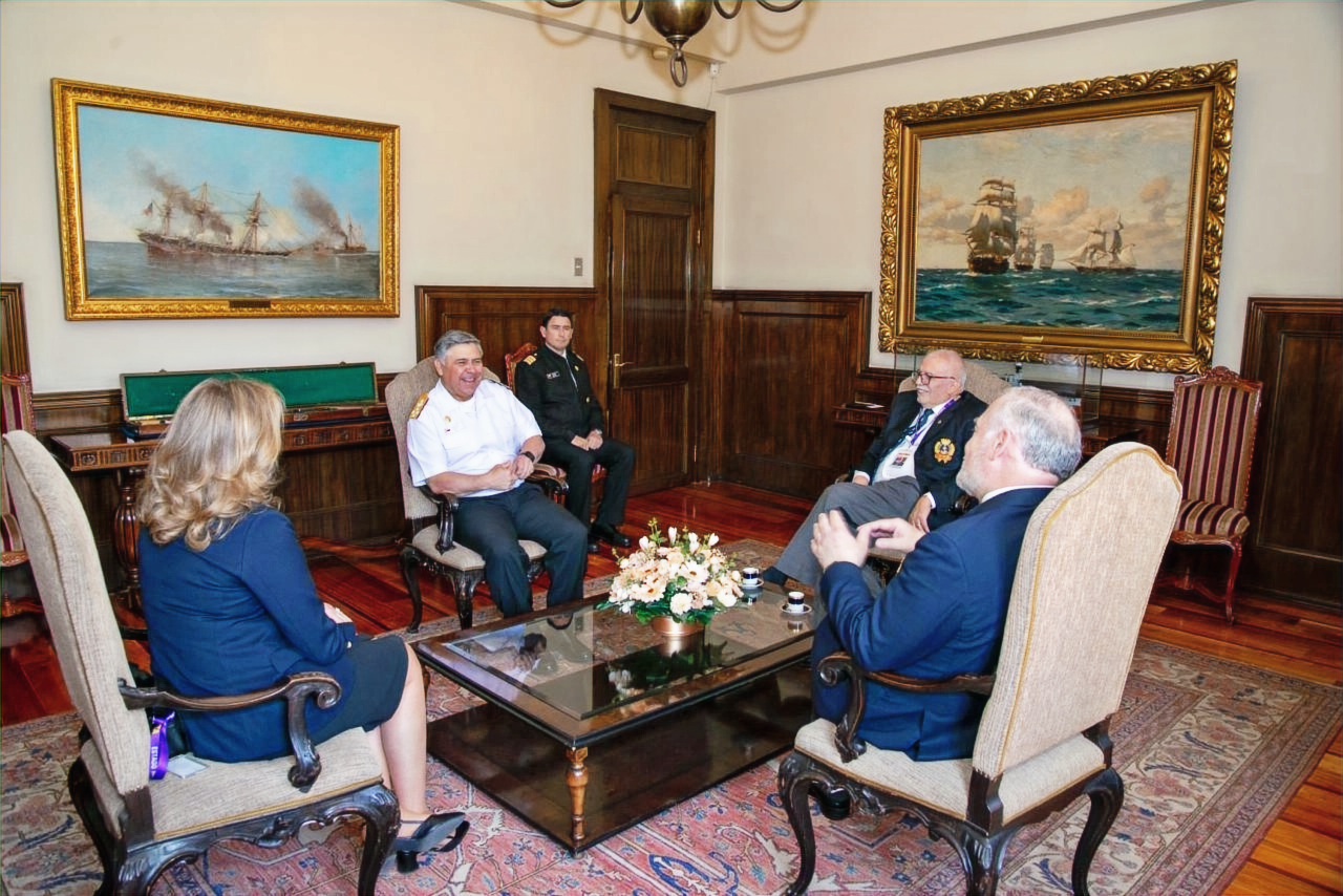 Saludo protocolar al nuevo Comandante en Jefe de la Armada