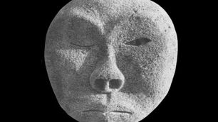 immagine di un osso scolpito dagli Inuit