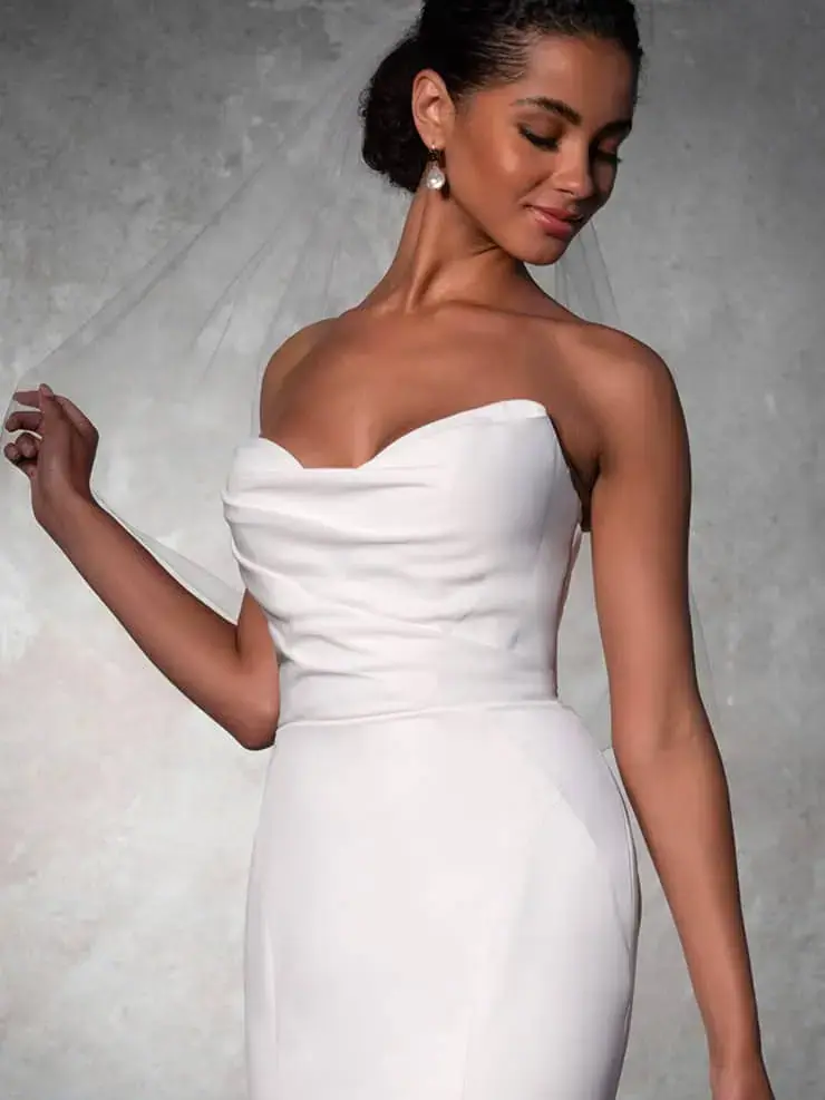 Thumbnail: Essense of Australia D4193, Strapless fitted wedding dress