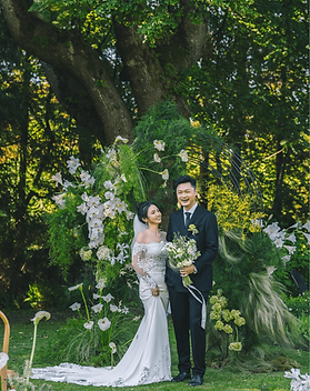 Effortless outdoor wedding portrait of N&P at the Hart House Restaurant in Deer Lake, Burnaby, styled with airy, naturalistic florals.