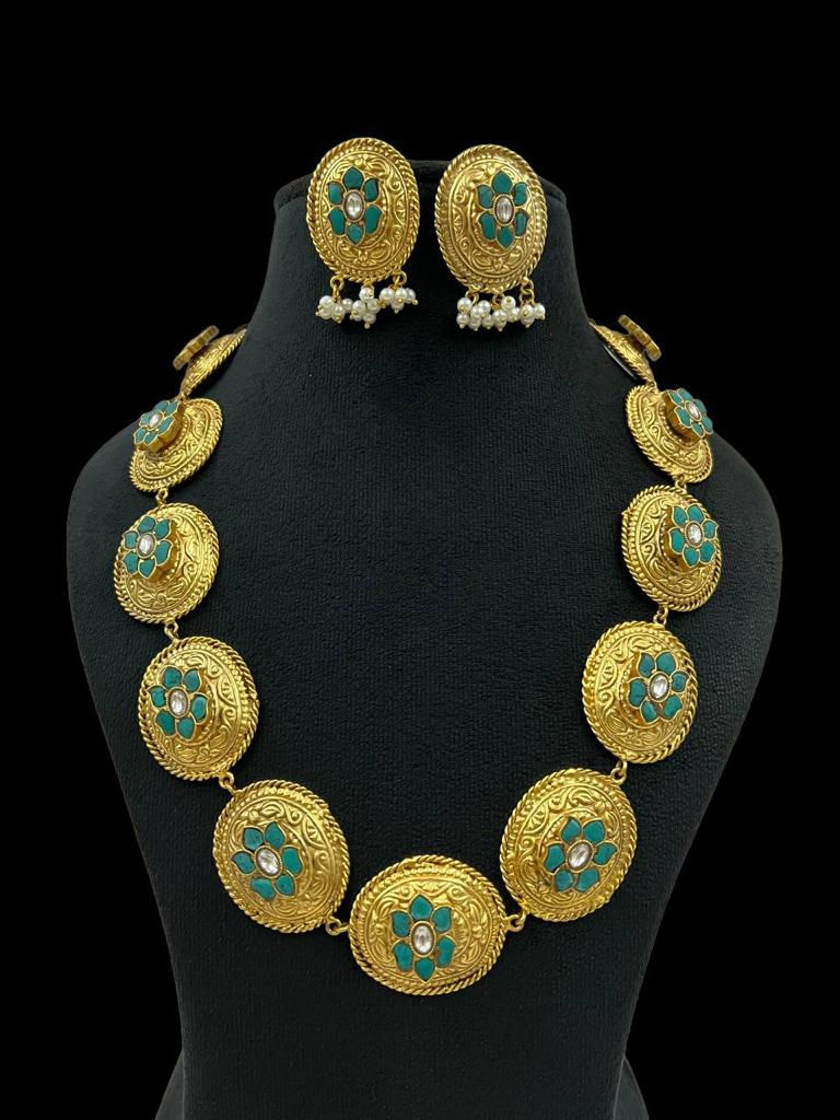TEHYA GOLD PLATED NECKLACE SET WITH STUDS