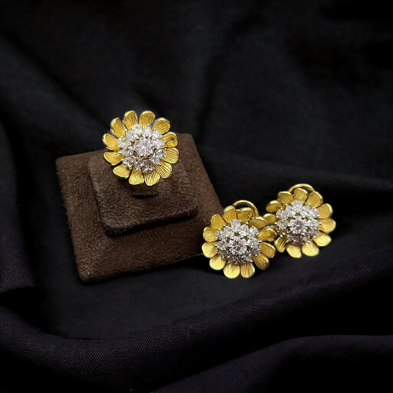 NUDAR GOLD PLATED FLORAL EARRINGS AND RING