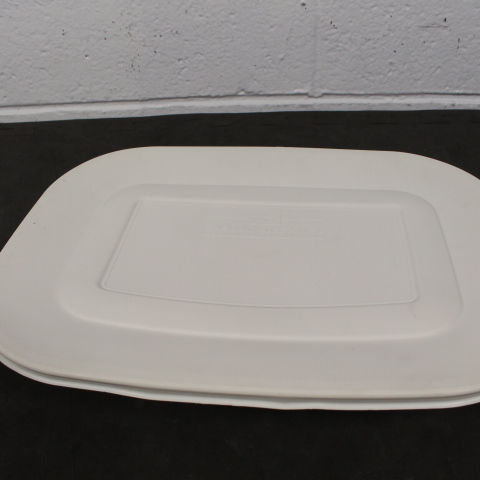 Miniature : Plat en porcelaine avec couvercle