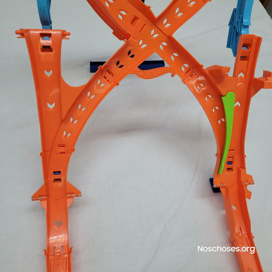 Miniature : Jeu de piste de voitures Hot Wheels avec saut en forme de 8