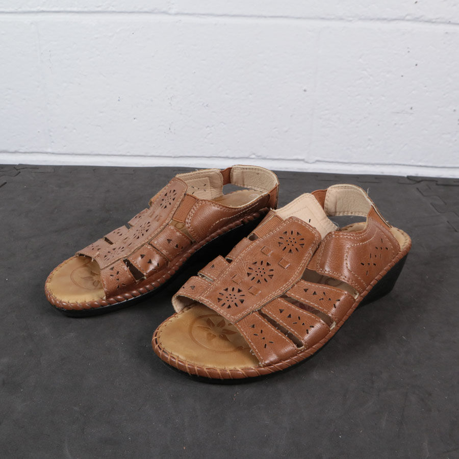 Sandales (femme gr. 6.5)