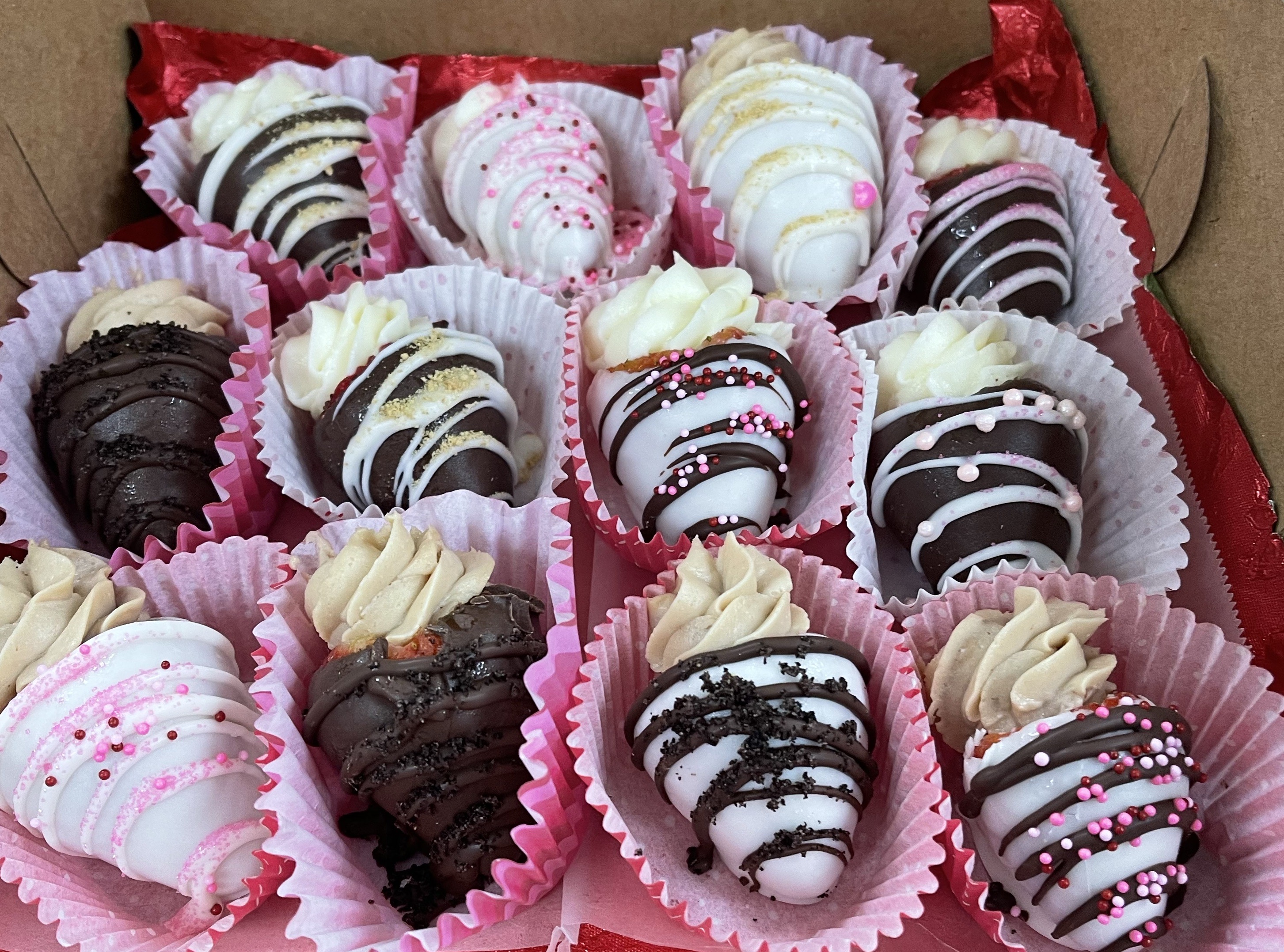 Stuffed Chocolate-Covered Strawberries by Gâteau de Jil