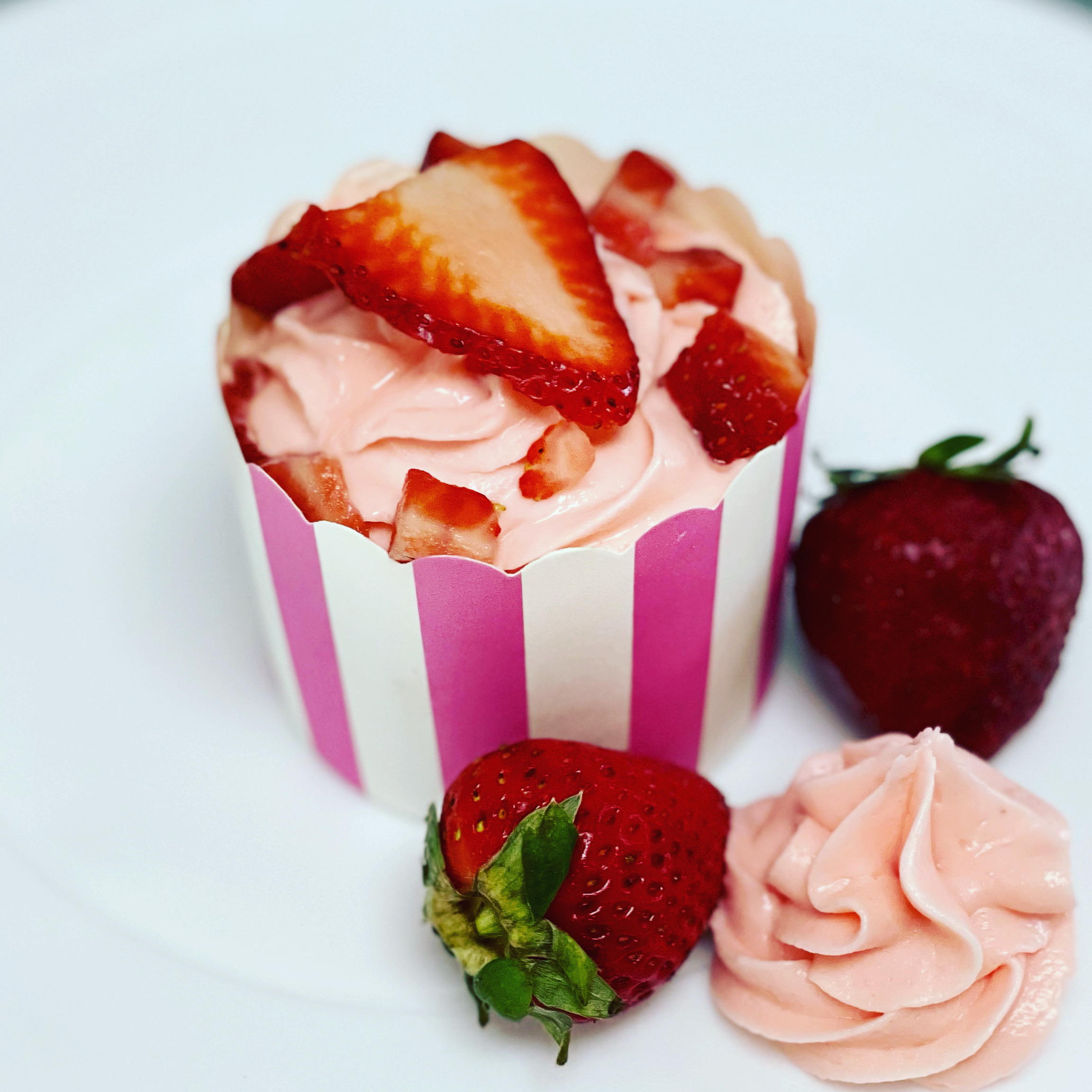 Strawberry N Cream Mini by Gâteau de Jil