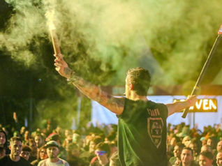 A polêmica dos sinalizadores em shows de rock e metal: um toque de emoção ou um risco desnecessário?