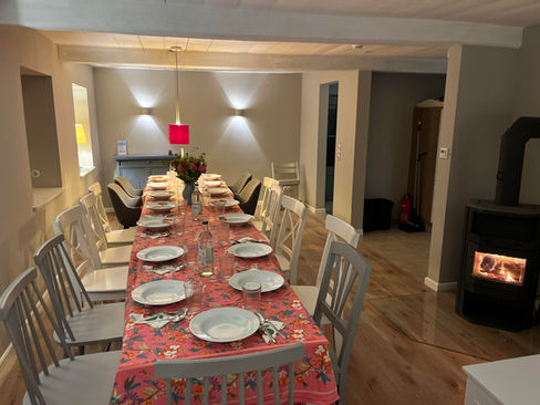Große Tafel im Ferienhaus Fjord Cottage an der Ostsee