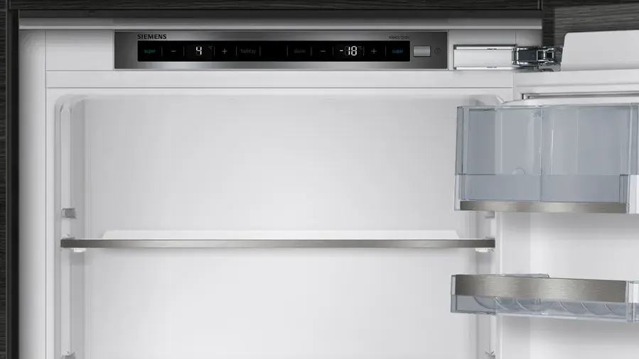 Thumbnail: SIEMENS -  iQ500 265 litre Built-in fridge-freezer with freezer at bottom