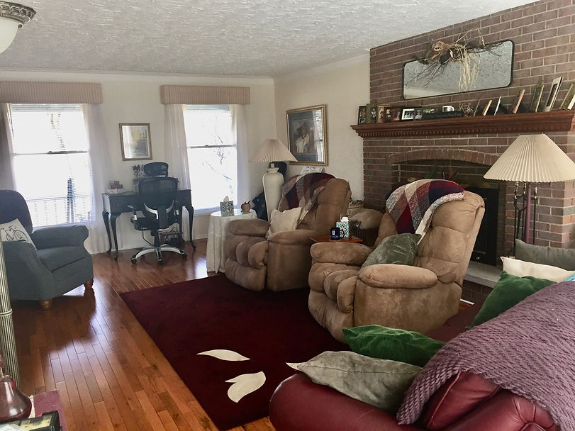 Before Pic - Living Room Prior to Staging by Design Realign