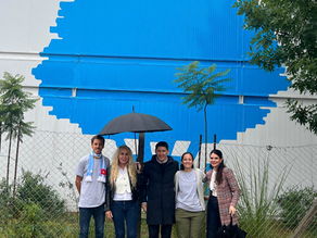 Unser Logo erstrahlt auf der Schule!