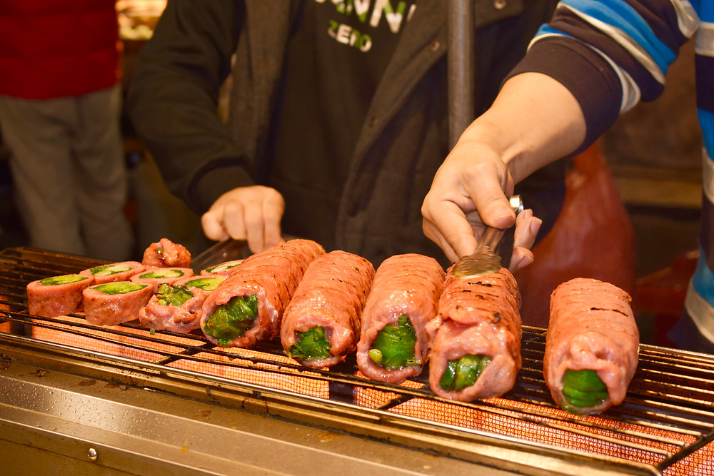 visiting the Taipei night markets, food, culture and travel.