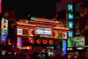 visiting the Taipei night markets, food, culture and travel.