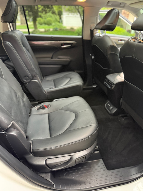 Clean Toyota Highlander Interior