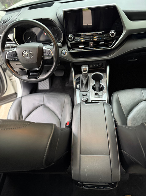Clean Toyota Highlander Interior