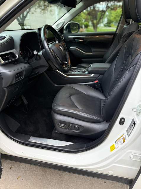 Clean Toyota Highlander Interior