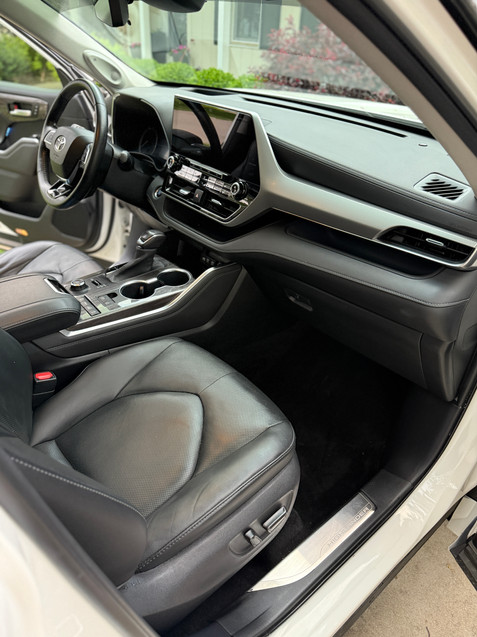 Clean Toyota Highlander Interior