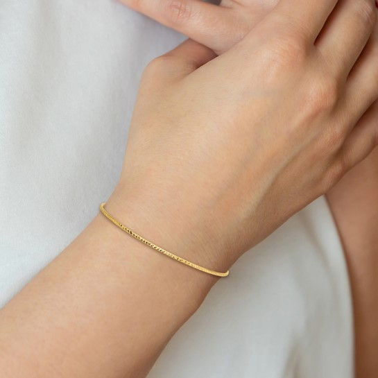 Thumbnail: 14k 1.5mm Diamond-Cut Slip-on Bangle Bracelet