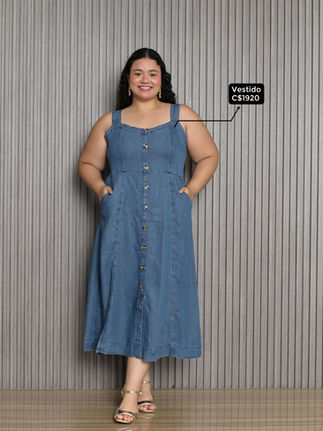 Colección Denim Plus Size con jeans, vestidos, blusas y otras prendas de mezclilla disponibles en tallas desde 1XL, ideales para crear outfits versátiles y modernos para cualquier ocasión.