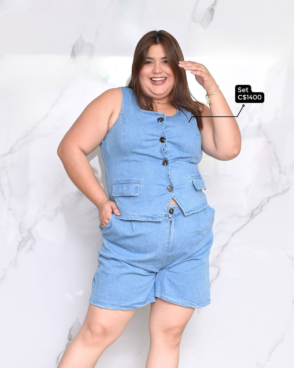 Colección Denim Plus Size con jeans, vestidos, blusas y otras prendas de mezclilla disponibles en tallas desde 1XL, ideales para crear outfits versátiles y modernos para cualquier ocasión.
