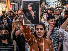 Iran, la voce degli iraniani costretti all'esilio: «Il regime è più vulnerabile che forte»