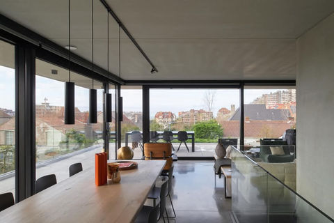 Interieur betonvloer in gepolierde beton/polybeton