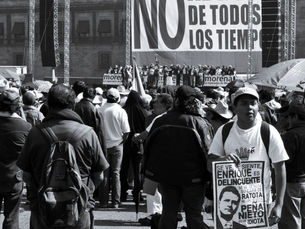 Marcha de AMLO del 1 de diciembre de 2013