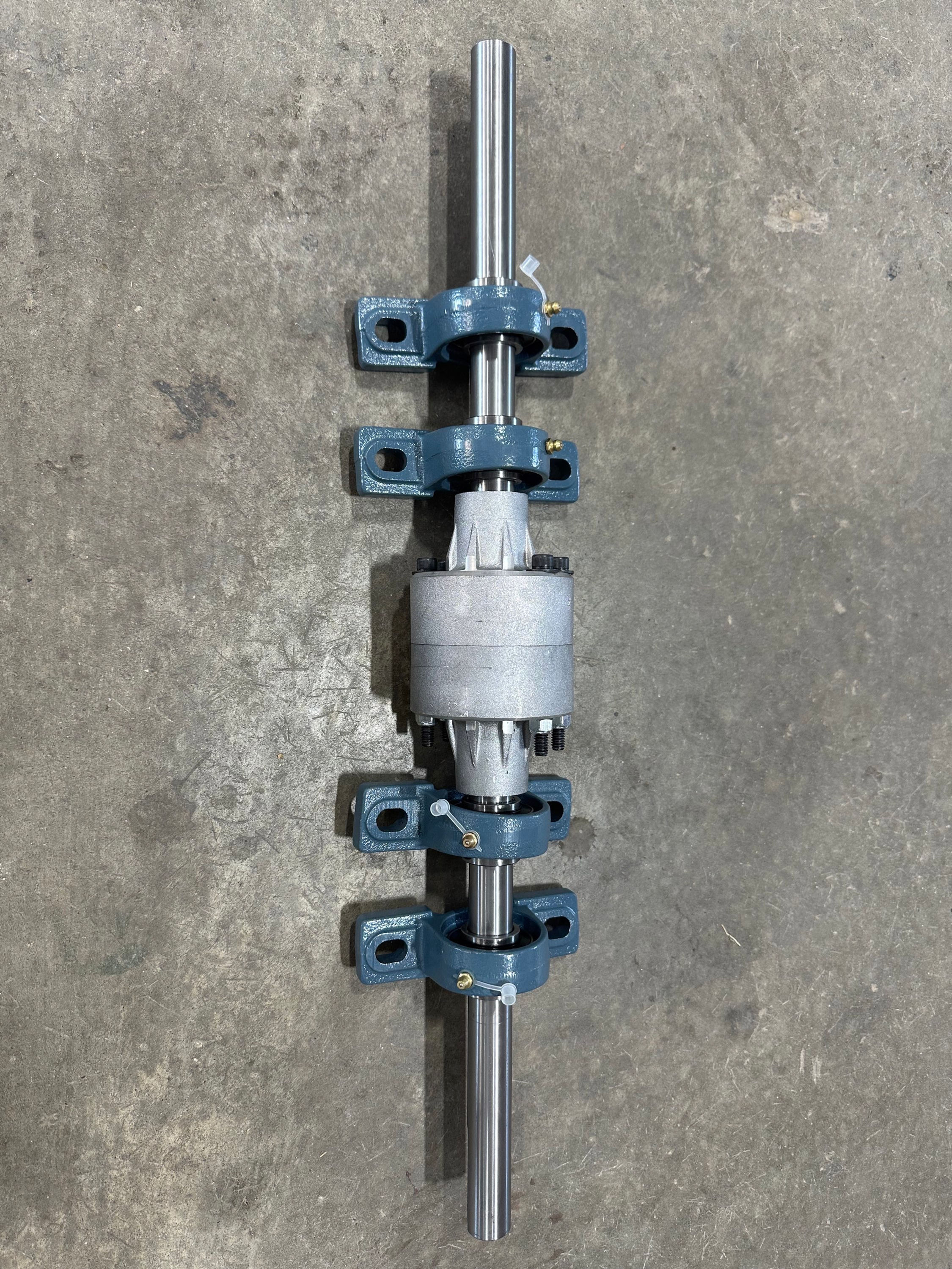 Differential with 4 pillow block bearings.