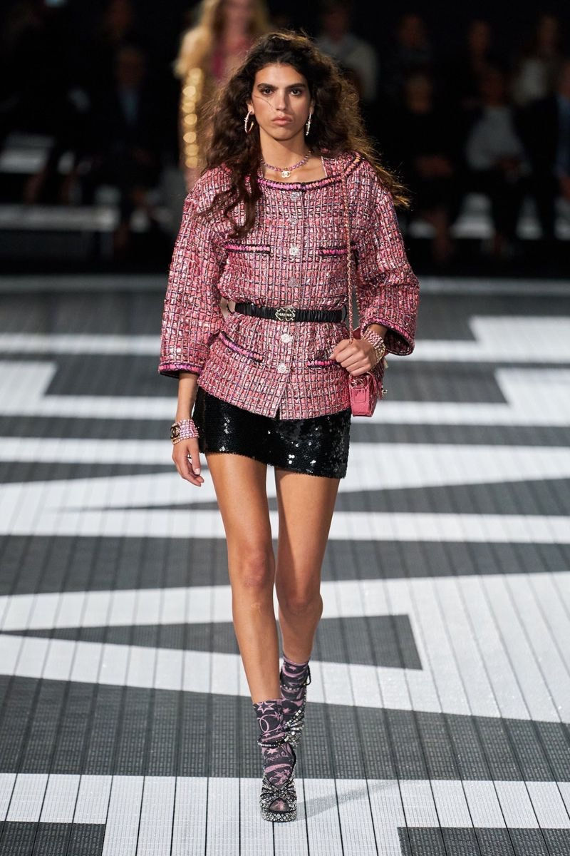 תמונה מהתצוגה של Chanel, קרדיט צילום Vogue Runway