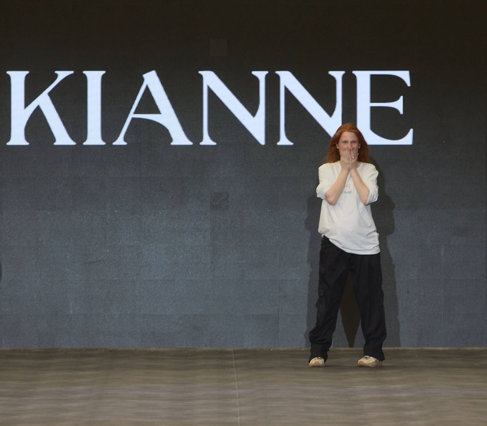 אחת הקולקציות שחיכינו לה כל כך זו של קיאן שגרמה ללב שלו לפרפר. קולקציית סתיו 2026 של KIANNE, שנושאת את השם 'מוזה', הוצגה במסגרת שבוע האופנה קנדה תל אביב ומגיעה ממש לאחר שהמותג חוגג שנה להיווסדו. בשנה הזו נבנה הקול הפנימי שמוביל את המעצבת בבחירותיה היצירתיות, מתוך הקשבה לרגש ולסיפור שמחכה להיאמר.