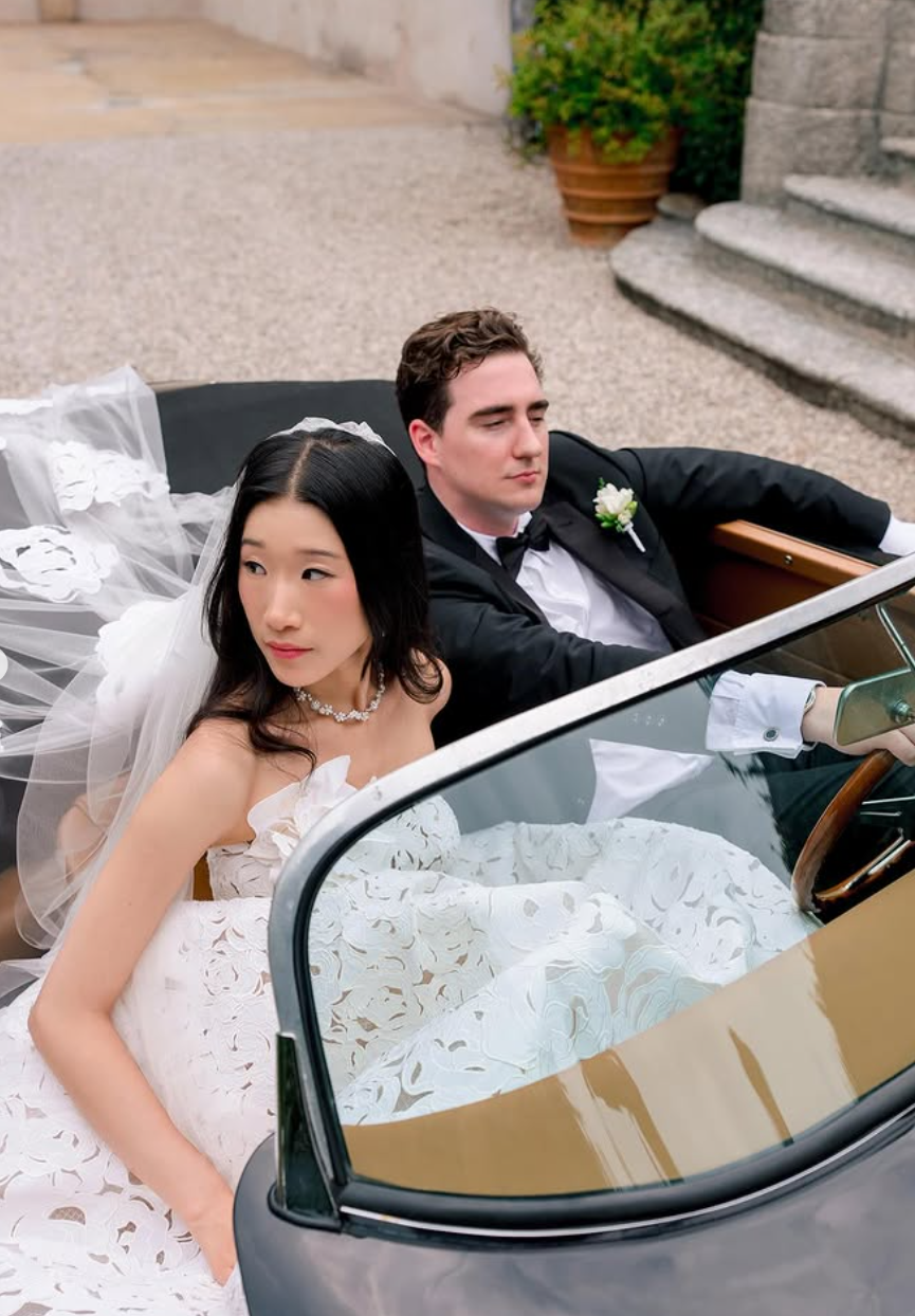 כמובן מכוניות יוקרה (צילום מסך beccaxbloom)